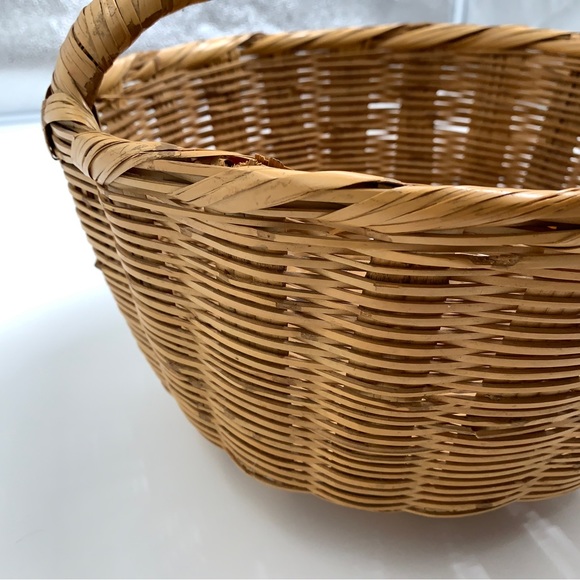 1800s Wicker Basket - Picture 3 of 4